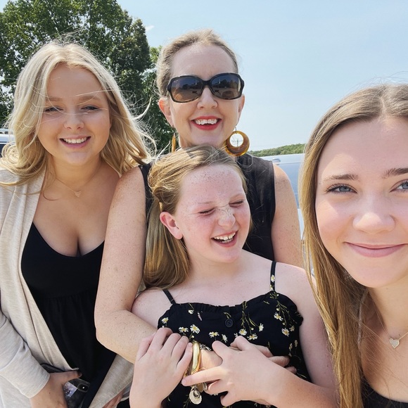 Meet your Posher, Betsy - Picture 1 of 1